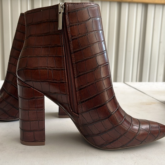 Just fab, size 8 and brownish red - Picture 3 of 4